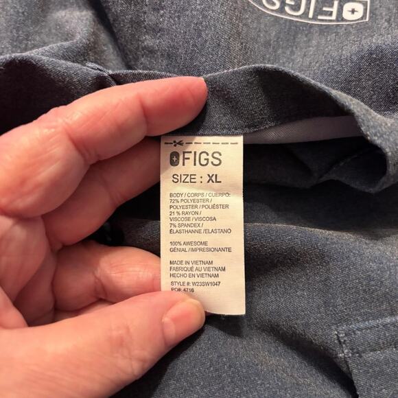 Figs Reversible Scrub Top Grey Women's Size XL Snap closure at Neck Healthcare - Picture 8 of 12